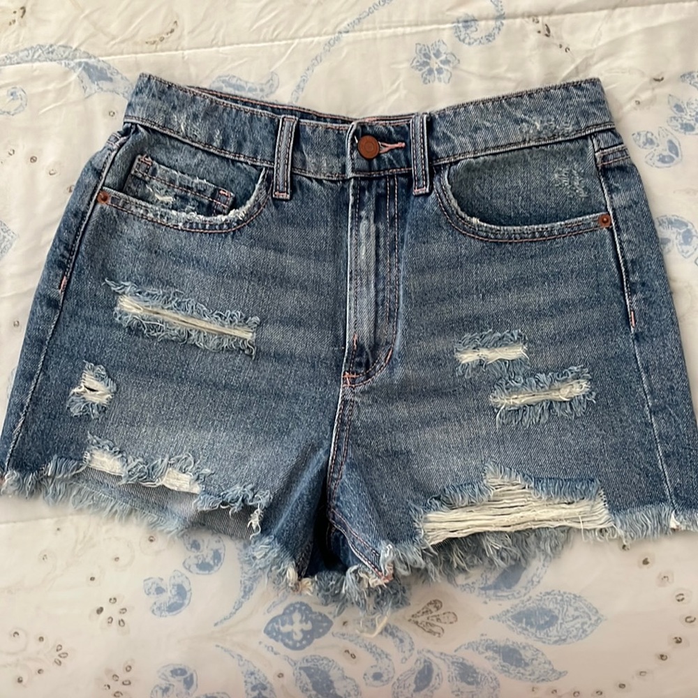 New with tags! Sneak peak distressed cutoffs!